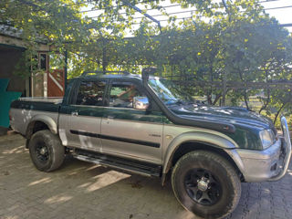 Mitsubishi L200 foto 1