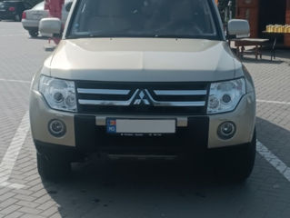 Mitsubishi Pajero foto 1