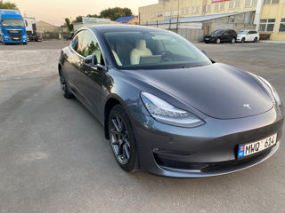 Tesla Model 3 foto 2