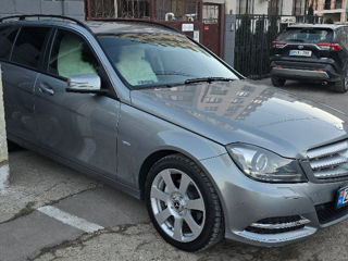 Mercedes C-Class foto 2