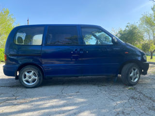 Nissan Serena foto 4