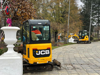 Vindem Miniexcavator JCB 19 foto 2