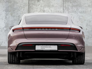 Porsche Taycan foto 4