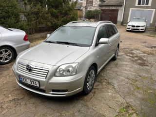 Toyota Avensis foto 2