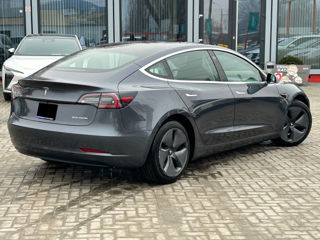 Tesla Model 3 foto 4