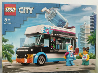 Конструктор LEGO City Фургон для шейков Пингвин