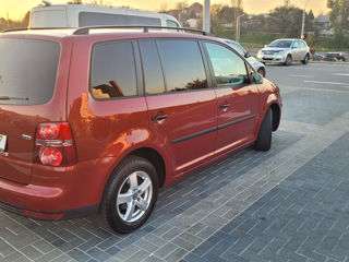 Volkswagen Touran foto 3