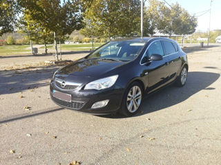 Dezmembram Opel Astra j Opel Astra H foto 2