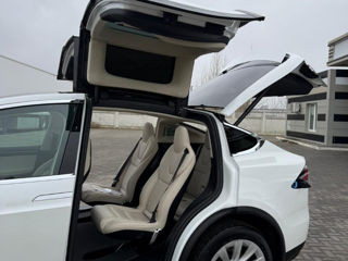 Tesla Model X foto 6