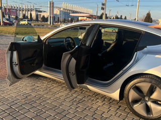 Tesla Model 3 foto 4