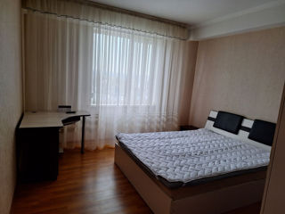 Apartament cu 2 camere, 75 m², Centru, Chișinău foto 3