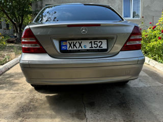 Mercedes C-Class foto 3