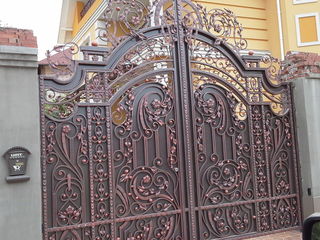 ворота и заборы из кованного железа