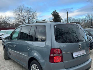 Volkswagen Touran foto 4