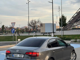 Volkswagen Jetta foto 7