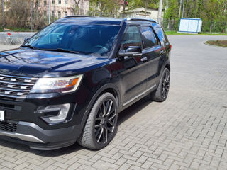 Ford Explorer foto 2