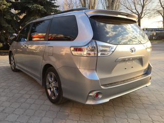 Toyota Sienna foto 5