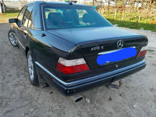 Mercedes Series (W124) foto 3