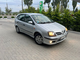 Nissan Almera Tino foto 2