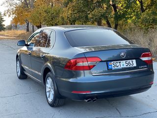 Skoda Superb foto 1