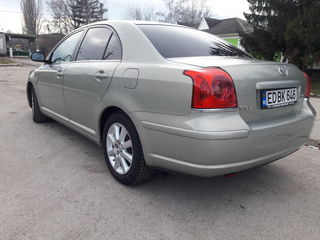 Toyota Avensis foto 3