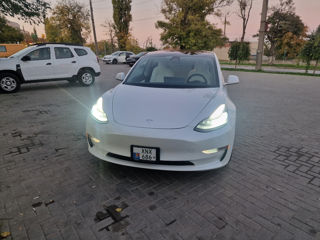 Tesla Model 3 foto 2