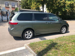 Toyota Sienna foto 5