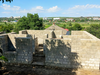 Se vinde casa nefinisată centru Ialoveni! foto 6