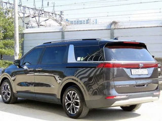 KIA Carnival foto 2