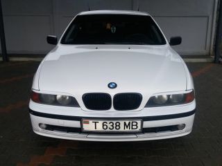 BMW 5 Series foto 1