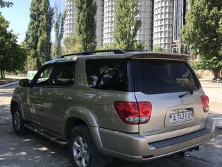 Toyota Sequoia foto 2