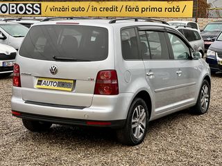 Volkswagen Touran foto 9