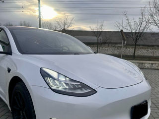 Tesla Model 3 foto 1