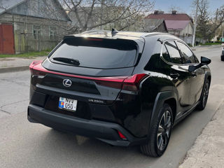 Lexus UX foto 2