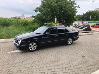 Mercedes E Class foto 2