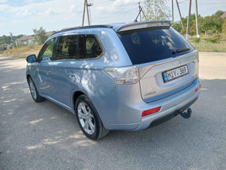 Mitsubishi Outlander foto 2