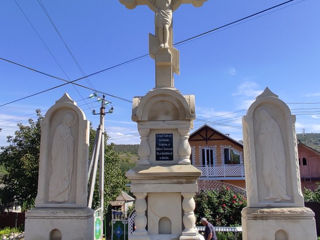 Răstigniri,sculpturi...din piatră de Cosăuţi foto 3