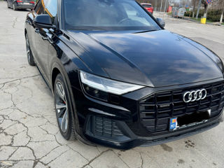 Audi Q8 foto 1