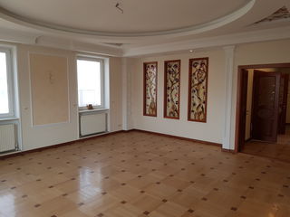 Apartament cu 4 camere, 270 m², Buiucani, Chișinău foto 1