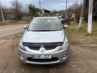 Mitsubishi Grandis foto 2