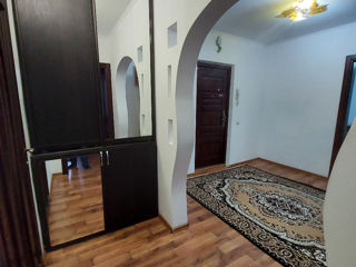 Apartament cu 2 camere, 60 m², Botanica, Chișinău foto 3