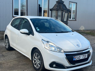 Peugeot 208 foto 3