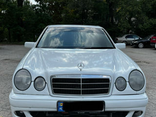 Mercedes E-Class foto 2