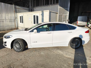 Ford Fusion foto 9