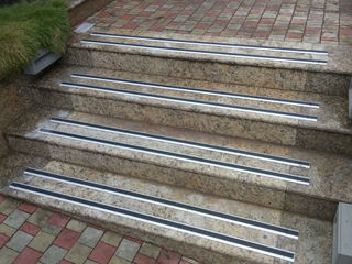 Резино-алюминиевые накладки на ступени и площадки... Banda anti-alunecare. Полоса противоскольжения. foto 6