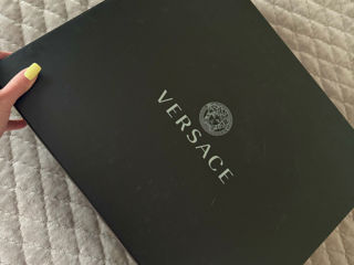 Vând tocuri Versace noi și originale la un preț accesibil foto 5