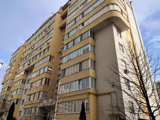Se vinde apartament cu 2 camere! De replanificat +living! 80 m2! Variantă albă! str. Alba Iulia! foto 1