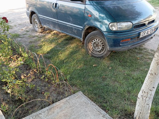 Nissan Serena foto 8