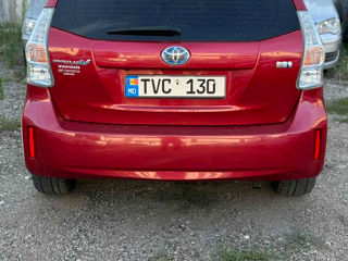 Toyota Prius v foto 5