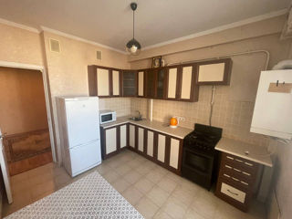 Apartament cu 2 camere, 66 m², Buiucani, Chișinău foto 3